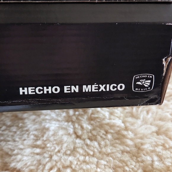 NWT IOB Vintage Women's Textura Rojo Slip-on Sneakers - Picture 9 of 13